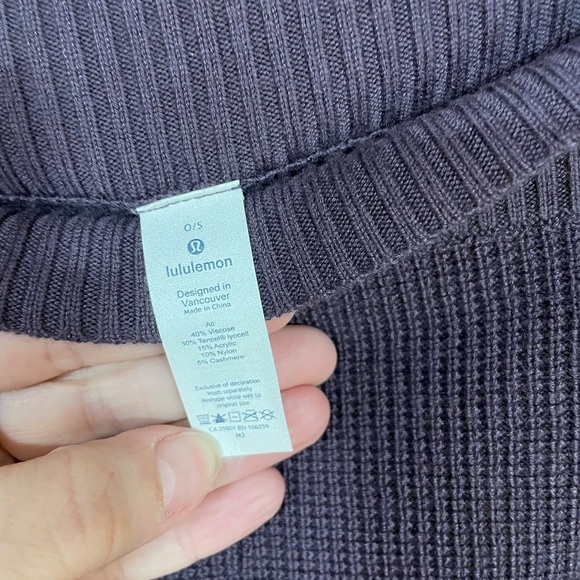 #22-LULULEMON-Forward Flow Cape - Picture 4 of 5